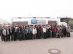 Gruppenfoto vor Schwarte Jansky Milchsammelwagen